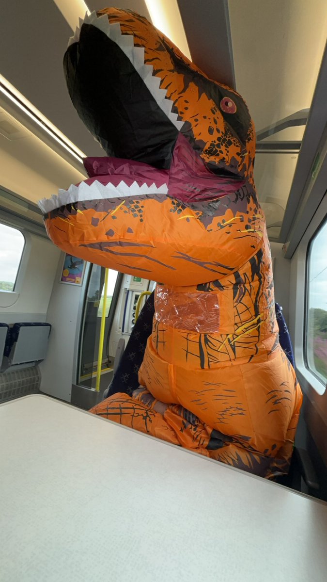 jadeybabaz's tweet photo. @ScotRail @ScottRaiI there appears to be a wild animal at Carluke station, it just boarded a train to Glasgow central. #scotrail #dinosaur #Trex https://t.co/TgKuNRJHRy