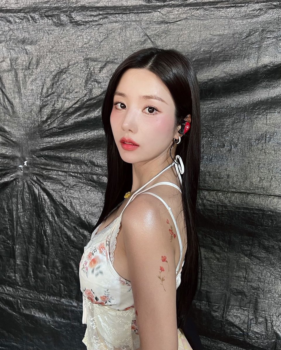 E95BI's tweet photo. 💛 https://t.co/HOrZI4mMbp