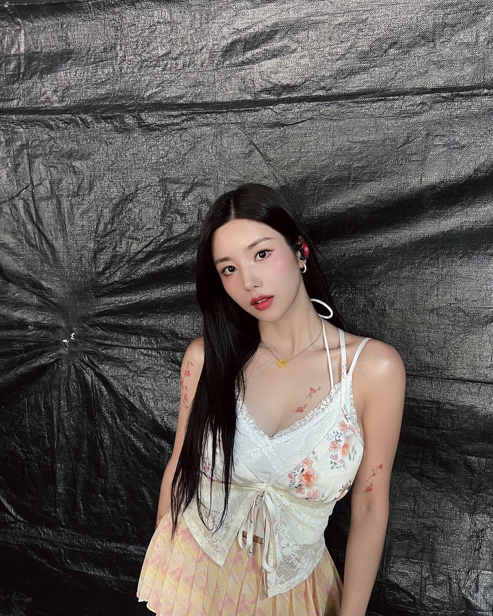 E95BI's tweet photo. 💛 https://t.co/HOrZI4mMbp