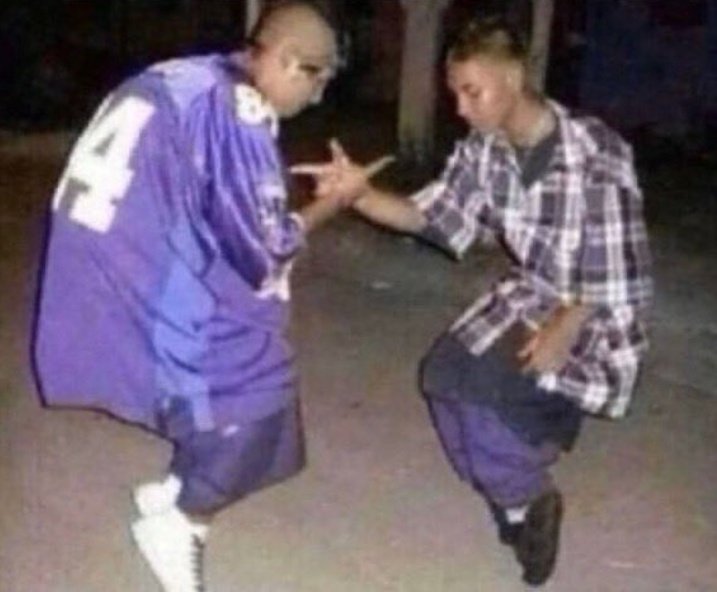 ami21m's tweet photo. salí a bailar y cuando llegué me puse a elongar porque me dolían los cuadriceps de tanto ir hasta abajo https://t.co/eB3a1J5SP1