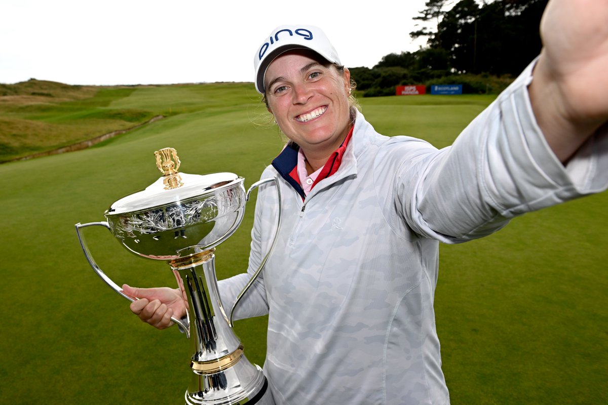 LPGA's tweet photo. Get used to seeing @LCisHOOSgolfin with hardware 📸 #LPGAWinnerSelfie https://t.co/pCThoUa2qs