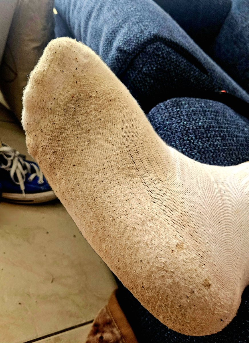 Look at my sock and tell me how much you wanna sniff it~
