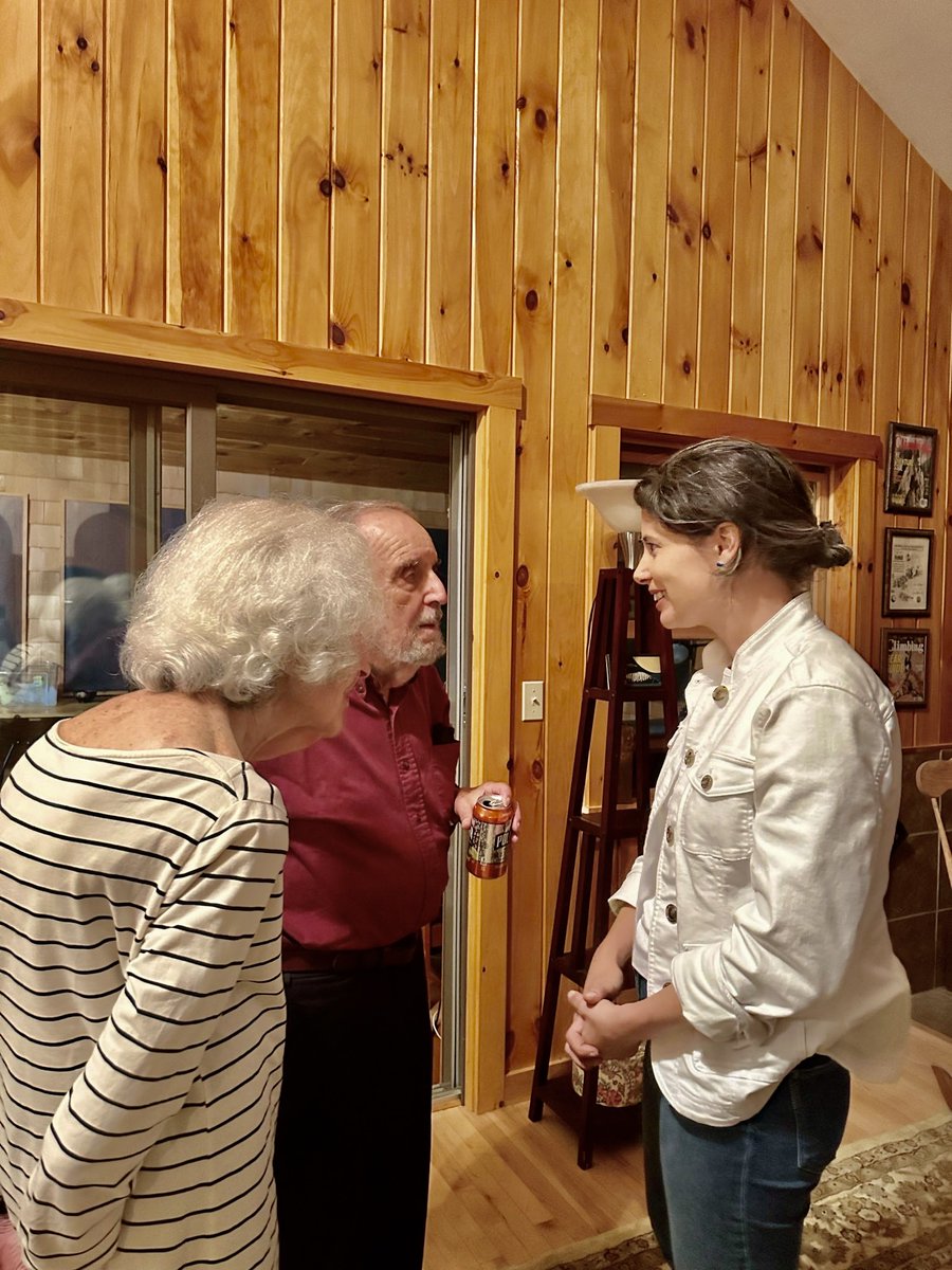 Maggie Goodlander tweet media