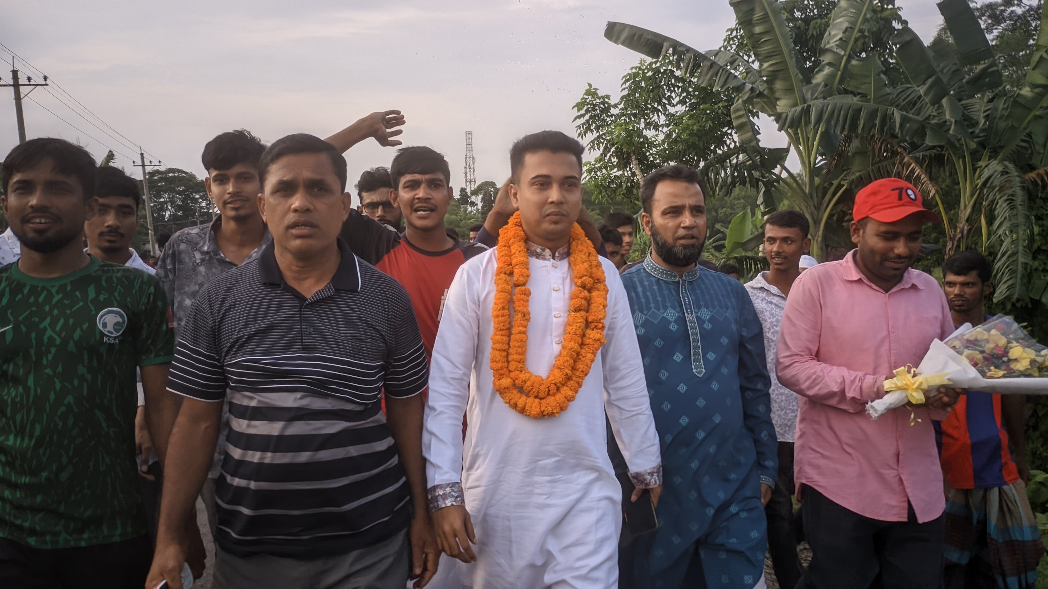 বৈষম্যবিরোধী ছাত্র আন্দোলনে গুলিবিদ্ধ আহত রিফাতকে গণসংবর্ধনা