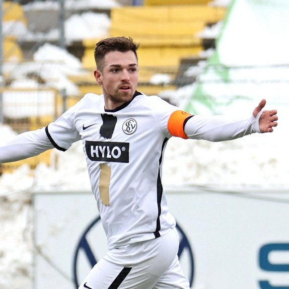 NiklasELV tweet media