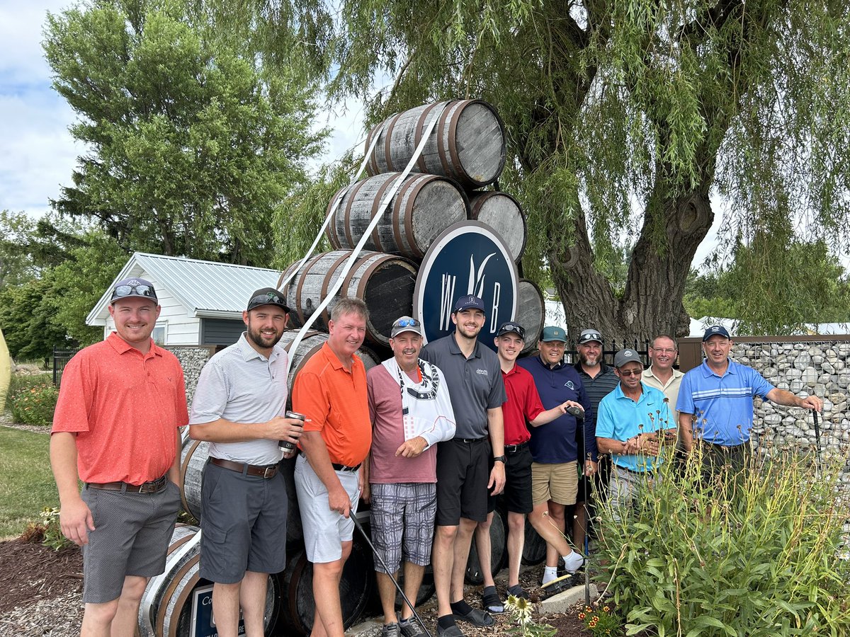 Thx <a href="/jeffjackfarms/">Jeff Jack</a> at Willow Barrel Retreat. #erieau . Great spot to stay for our brothers/sons/son-in-laws/nephews annual golf trip. Missed our 12th man this yr. 
RIP dad.
