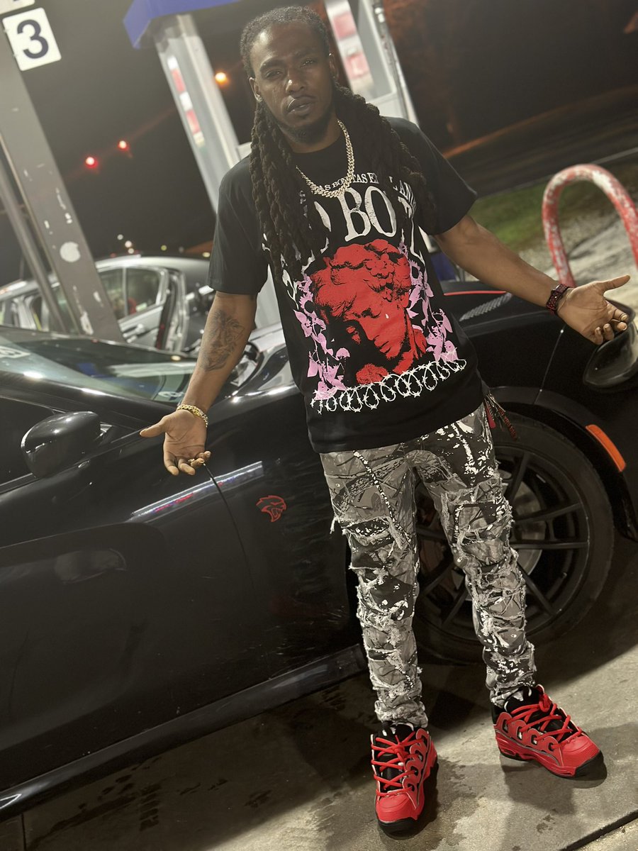 LookiHurdle's tweet photo. 🤴🏾 ⛽️ 🤯 https://t.co/vu3lpxbi4V