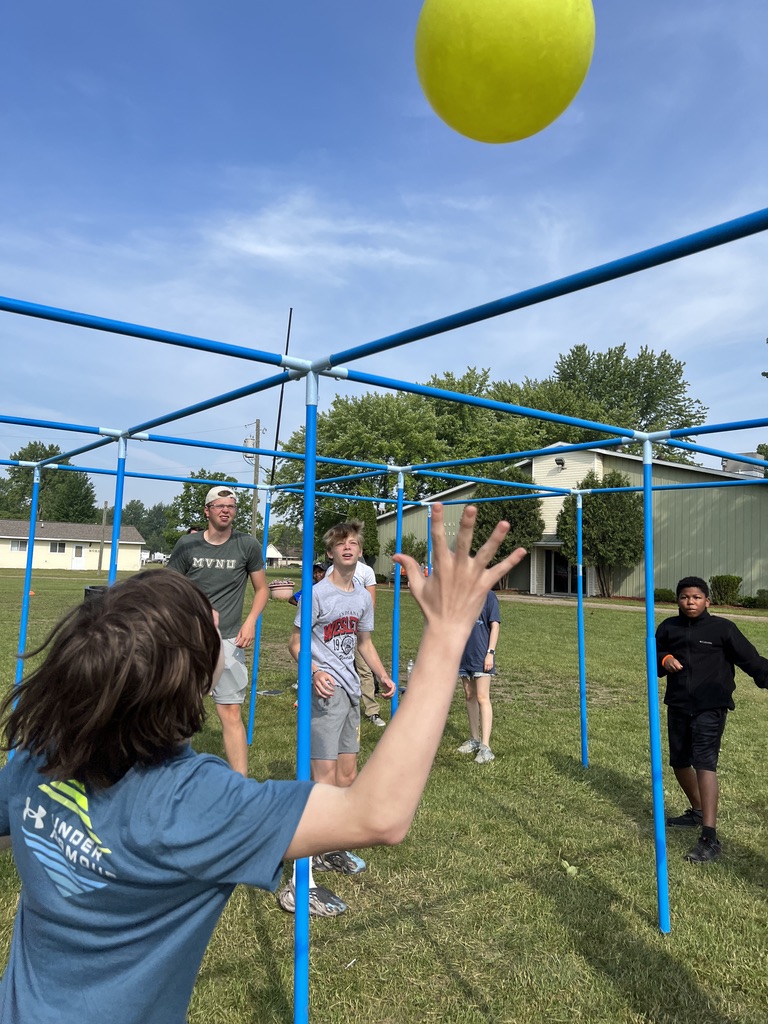 9squareintheair's tweet photo. Never back down!
#9SquareInTheAir #9Square #4square #friends #PhysEd #campgames https://t.co/SAeghM4Pck