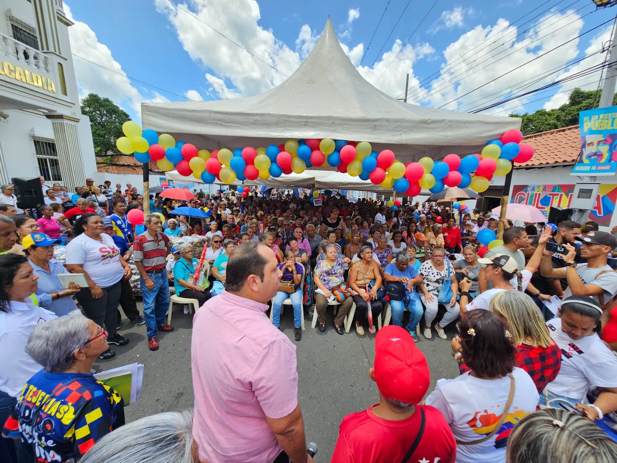 NORELYSGRAND's tweet photo. En un ambiente de #Paz Más de 2000 abuelos disfrutan de actividades recreativas en #LasTejerias  @NicolasMaduro @dcabellor @ReguloLaCruzVe   @delcyrodriguezv @Soykarinacarpio https://t.co/MRoaDjNoC9