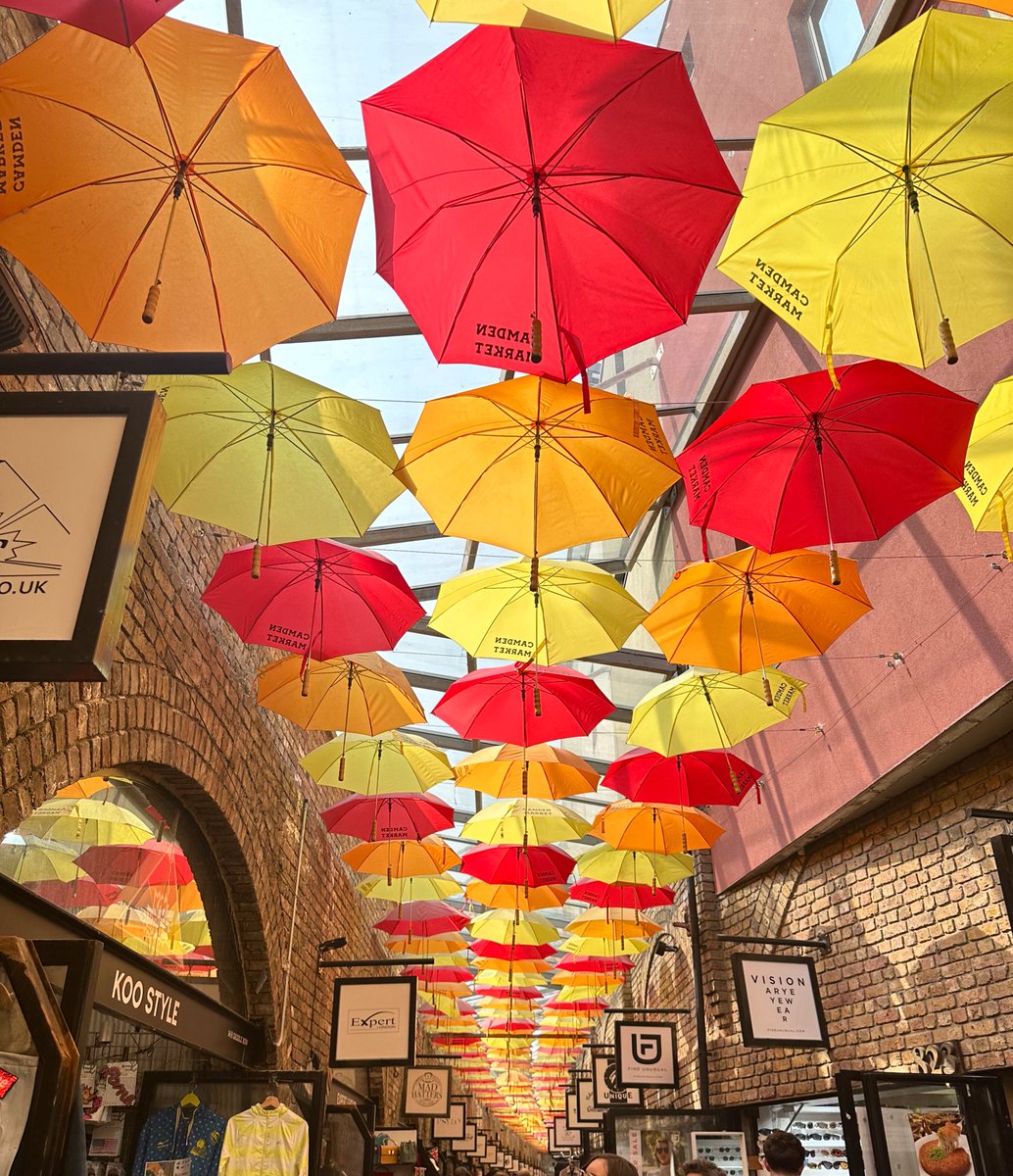 free_style_chef's tweet image. Sunday stroll through Camden Market and some ok eats. 

So many people! 
A basic chicken shawarma pita. 

#camden #shwarma #london