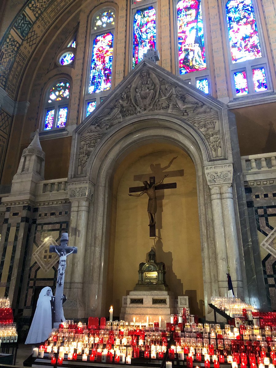 g_2L_'s tweet photo. Non mais regardez cette beauté 😻😻

📍Basilique Sainte Thérèse de Lisieux https://t.co/4WLY9VSxvq