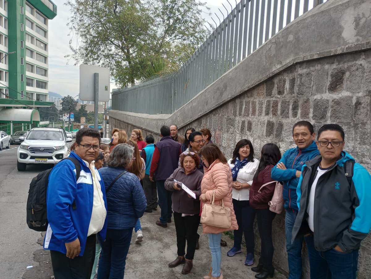 NarvaezOnline's tweet photo. @Maribel18031 @Salud_Ec @DrAntonioNaran @JuanCVegaEC @DrAntonioNaran Exigimos la aplicación de Manual aprobada en 2015, que MALOS FUNCIONARIOS de nuestro patrono @Salud_Ec @DrAntonioNaran NO velaron por el Personal Adminitrativo; el Ministerio  Finanzas nuevamente Aprobó la EXCEPCIONALIDAD @JuanCVegaEC  Nueve Zonas del país exigimo https://t.co/MRxobyJvxl