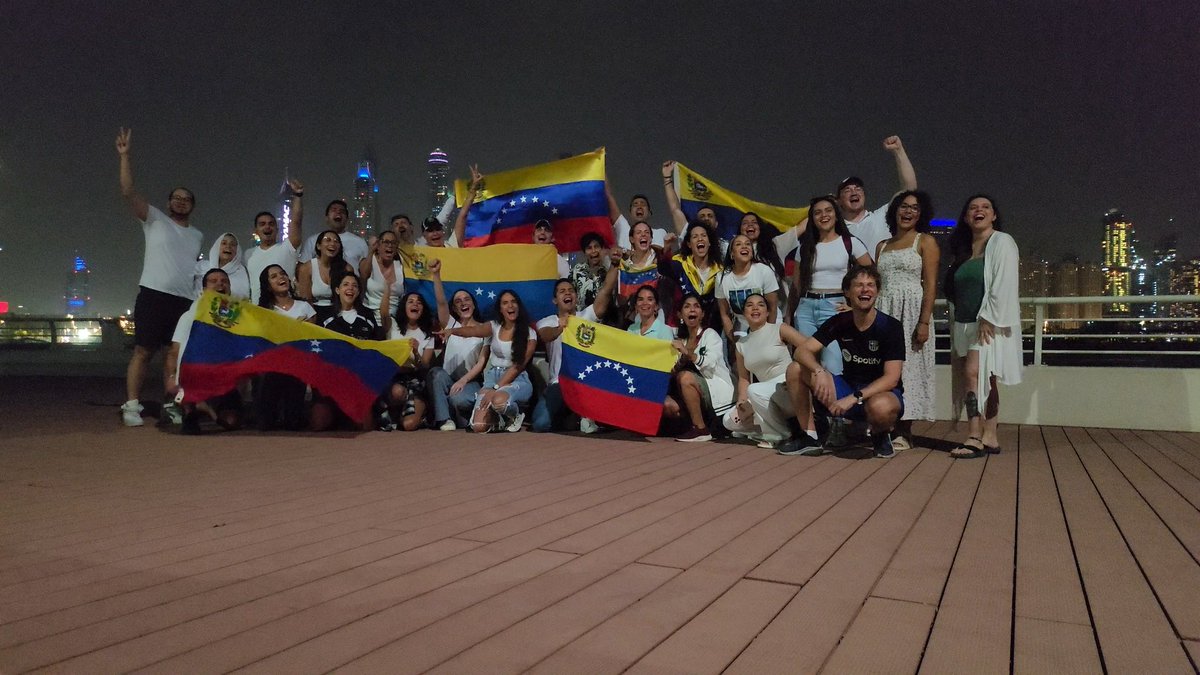 AndreArenasM's tweet photo. @darokun @MariaCorinaYA @EdmundoGU @JuanPGuanipa Dubai https://t.co/KOEO0wtzZO