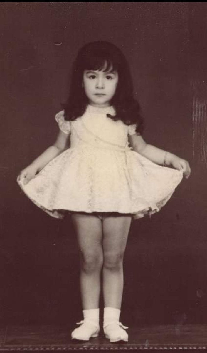 elsacasas's tweet photo. #DíaDelNiño
Con mi foto de niñita, les hago llegar un saludo a todos los niños, especialmente a #BabyJuliett, mis niños grandes @lore_c5 y @nivalca9119 y a todos los niñitos de la familia y de mis amigos. #Bebitos #Niñitos #Felicidad y #Alegría 💓 https://t.co/0z5hRetHvD