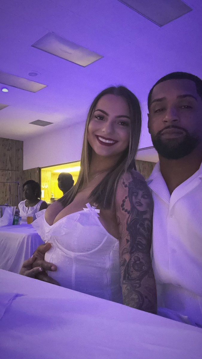 _kkatiee1's tweet photo. mom + dad night out 🥂 https://t.co/XvMjkTyKDm