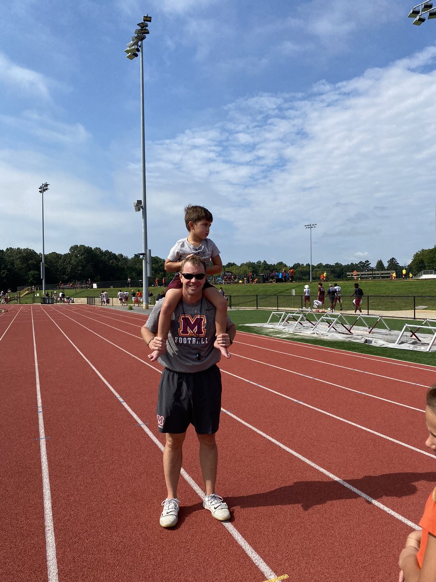 QBCoachFox's tweet photo. Had a great time yesterday with the family coming to see us in our first day in pads, then worshiped together this morning at Blount Community Church. Day 4 this afternoon! Stack days! https://t.co/aWSVvlrYiX