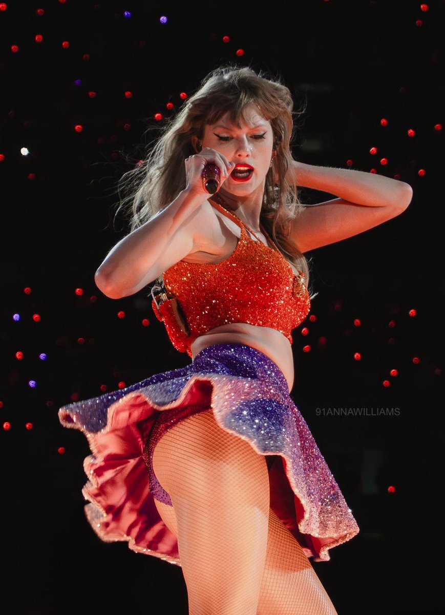 besttofswift's tweet photo. GIRL🔥 https://t.co/Ixiqp2ZZkX