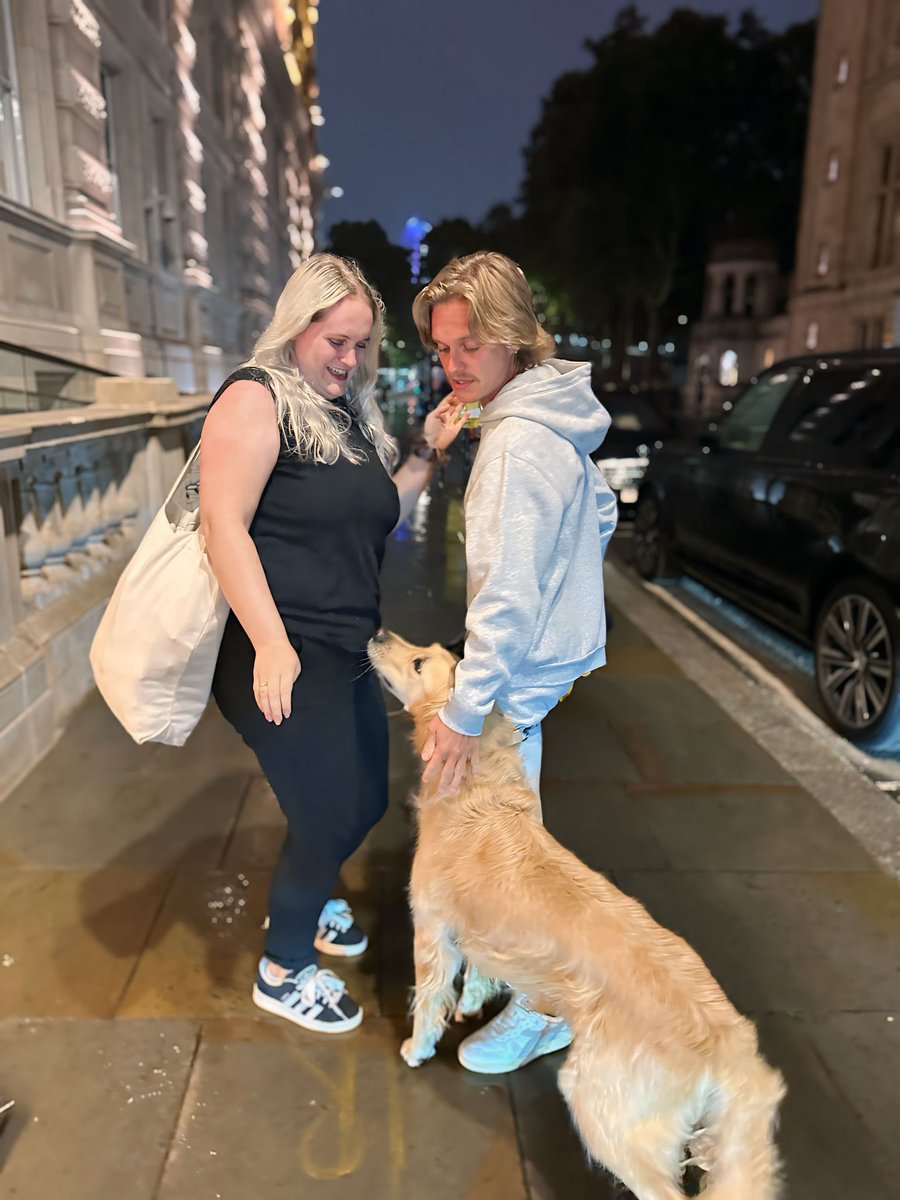 TOM GLYNN CARNEY OH MY GOD??? I LOVE HIS HAIR SO MUCH AND ZIGGY