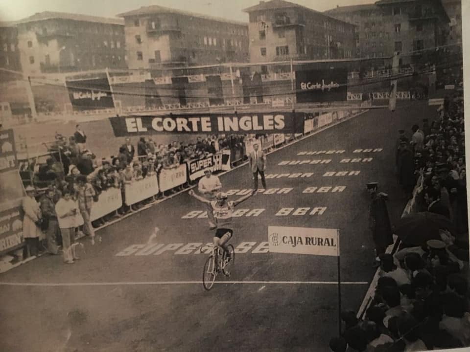 librosciclistas's tweet photo. @cdf_Ibarreko  creeis que esta llegada a Bilbao de la vuelta España 1973 es en actual campo del Ibarreko? https://t.co/HTc9f3KMhi