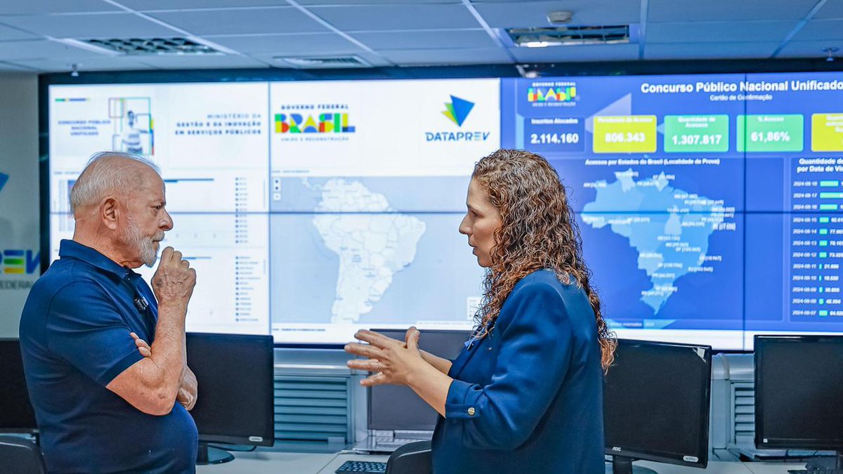 🖊️  Presidente Lula visitou neste domingo, 18 de agosto, a sala de situação do CPNU, o Concurso Público Nacional Unificado.

Esta é a maior seleção da história do país para cargos no Governo Federal. São mais de 2,1 milhões de inscritos para concorrer a 6.640 vagas em 21 órgãos