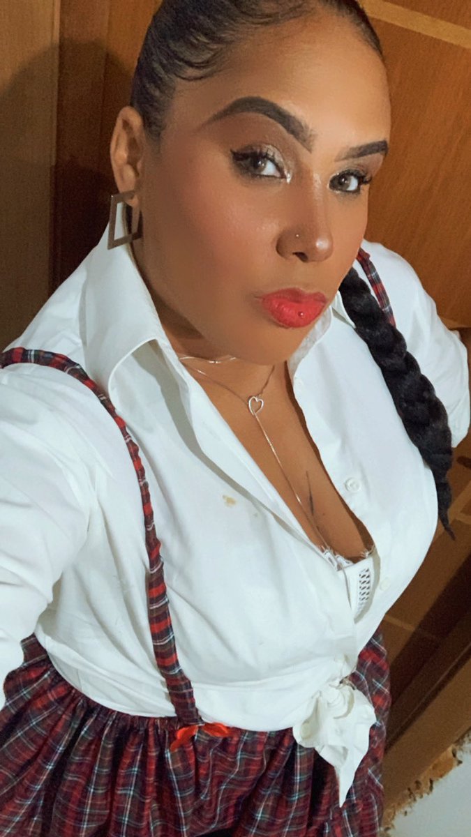 Kikilida's tweet photo. Mais uma vez @joycecoelhinha  deu o nome
Arraiá ficou um luxo
E valeu cada estresse meu fazendo minha própria roupa.
Nunca erro.😎 https://t.co/dlPp3ON8Tc