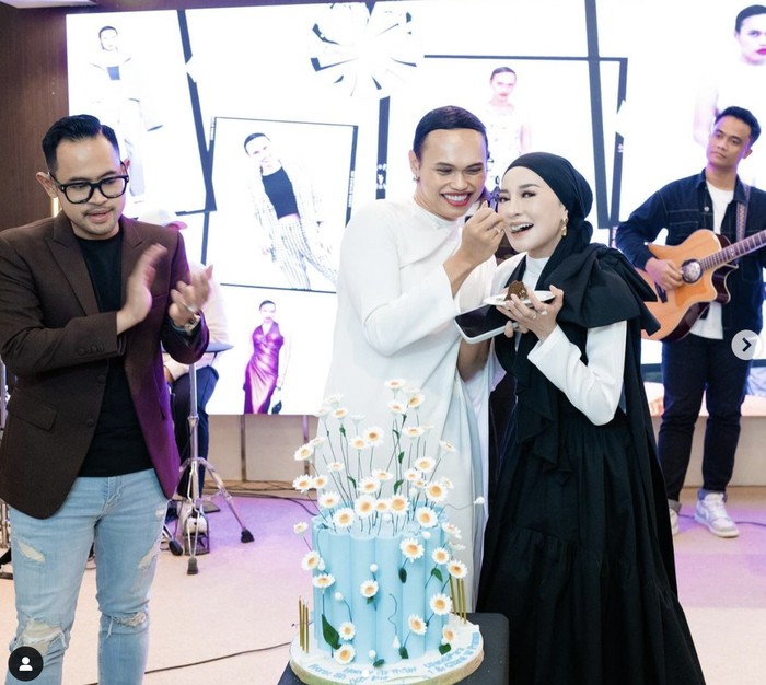 detikfood's tweet photo. #Foto Shandy Purnamasari disorot usai pecah kongsi dengan Maharani Kemala. Gini momen manis mereka saat dulu kulineran bareng❤️
Lihat fotonya di sini!
>> https://t.co/VjCJ5At9Ro
Foto: Instagram/shandypurnamasari
#detikfood #shandypurnamasari #juragan99 #msglow https://t.co/9ifO185tWV