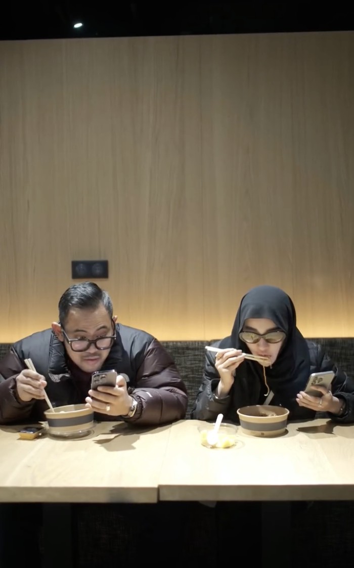 detikfood's tweet photo. #Foto Shandy Purnamasari disorot usai pecah kongsi dengan Maharani Kemala. Gini momen manis mereka saat dulu kulineran bareng❤️
Lihat fotonya di sini!
>> https://t.co/VjCJ5At9Ro
Foto: Instagram/shandypurnamasari
#detikfood #shandypurnamasari #juragan99 #msglow https://t.co/9ifO185tWV
