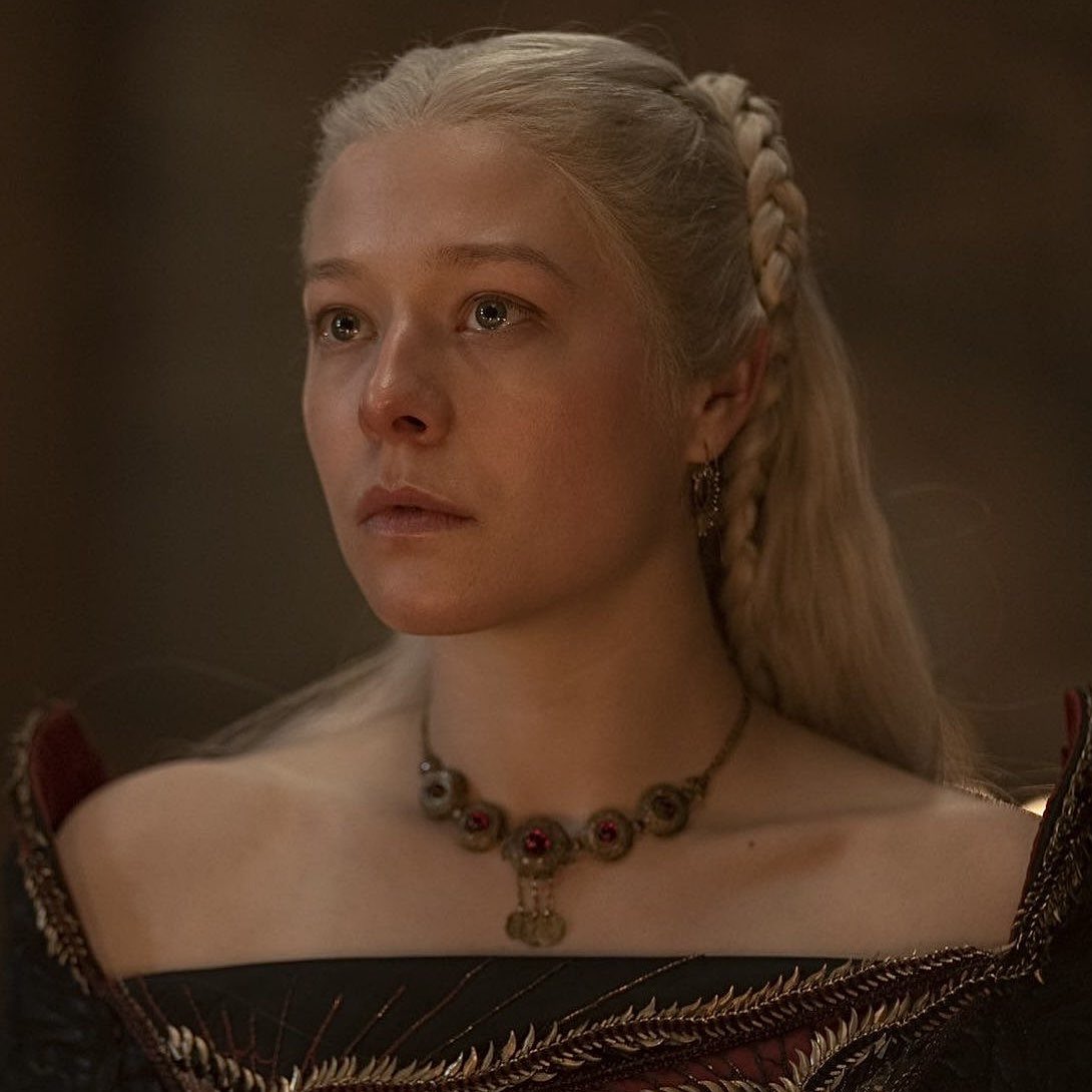 rhaenyrasrealm's tweet photo. and the fact that people literally did go to war for this face https://t.co/dcIvffhMfs