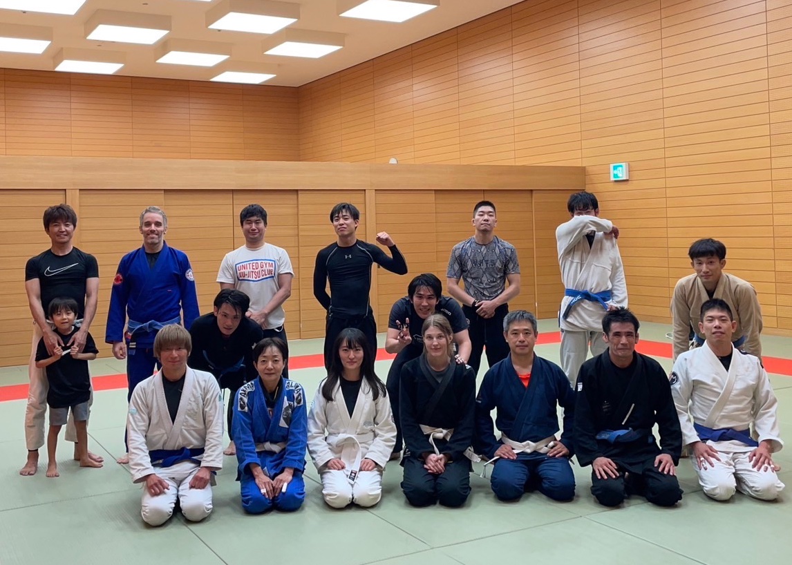 文京区体育館での柔術練習会 (<a href="/takehirofuna/">Takehiro Funabashi</a> さん主催) に参加しました。思えば、パートナーは去年、ここの練習会に参加して柔術を始めたのでした。あれから毎日夫婦で柔術の話をしています。