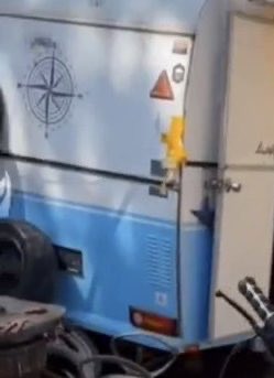 there is a giant compass drawn behind the caravan (where for me Yaman lives) and if Rüya runs away without memory from where she is prisoner and is attracted by the compass (which is part of their story) and knocks on the door to ask for help and meets Yaman? a bit like their