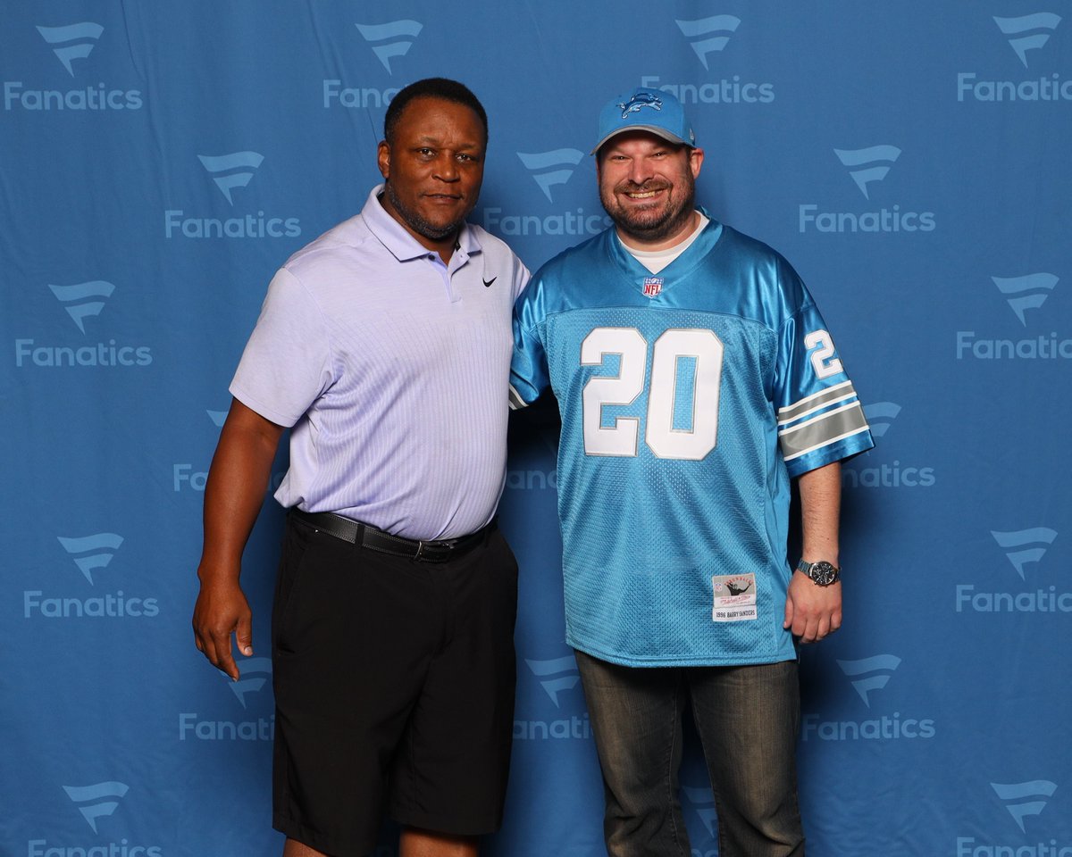 Jeremy_Dugans's tweet photo. I am a Lions fan because of this man.

I wore #20 in sports because of this man.

He is the greatest running back in nfl history!  

A true gentleman. Thank you for an amazing memory! 

Sadly, could not afford the autograph but this means everything!

Mr. @BarrySanders https://t.co/5xEfDxTCFF