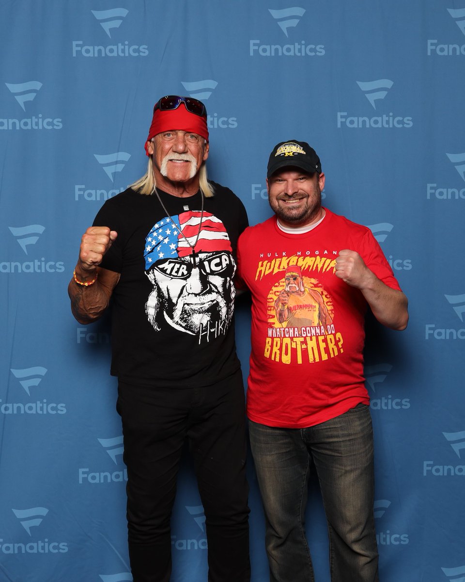 Jeremy_Dugans's tweet photo. @HulkHogan had the largest line of anybody at fanaticsfest. 

I drank my milk, and took my vitamins 

I never watched WCW so when the camera exploded I thought something bad happened. (No internet then.)

Thank you Hulkster! Sadly no auto, but https://t.co/fjRhUcOY48