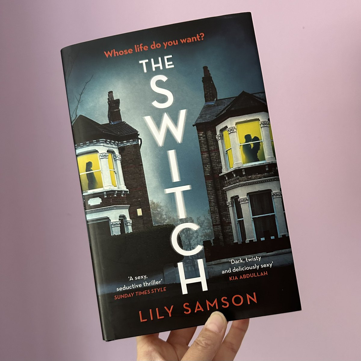 🚨 #GIVEAWAY 🚨

As the sun is shining,here’s the chance to win a copy of recent release #TheSwitch by <a href="/LilySamsonbooks/">Lily Samson</a>

To enter:
⭐️Follow me
⭐️Like 
⭐️Retweet

🤞Good Luck!

UK only, ends 23/8. Enter here &amp; on Insta (🔗in bio) to double your chances!

#bookgiveaway #booktwitter