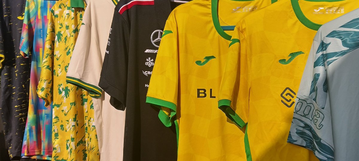 chris_norwich's tweet photo. When you hang out the week's washing.
#norwichshirts #footballshirts #OTBC #ncfc #ncwfc #ncwsc https://t.co/rjk3QNWFdD