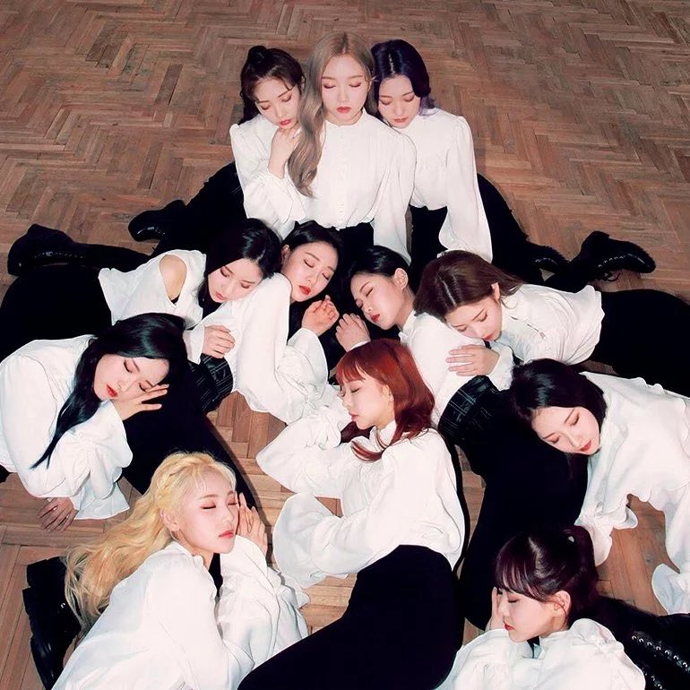 kchartsmaster's tweet photo. 6 years ago today, LOONA debuted. https://t.co/YjOJCOICfp