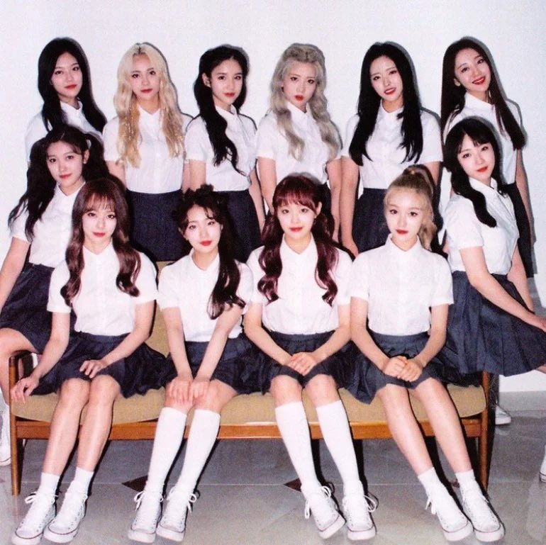 kchartsmaster's tweet photo. 6 years ago today, LOONA debuted. https://t.co/YjOJCOICfp