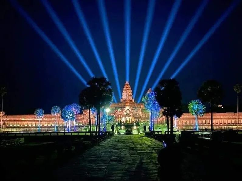 la_lune_66's tweet photo. Remember Night 🇰🇭🇰🇭🇰🇭
📷 Respect To The Owners Of The Photo
#cambodia #khmer #siemreap #angkorwat #remembernight #khmerempire #khmerculture #khmercultureheritage #worldheritagesites #amazing #unique #wonder #unesco https://t.co/BEIpFDhaeT