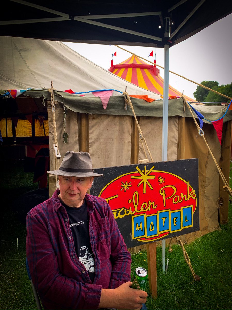 AOMahonyCork's tweet image. Another amazing trip to @EPfestival playing @hotpress tent, #TrailerPark &amp;amp; #SaltyDog  stages ! 
Stars behind the scenes at Trailer Park: Hayley, Murke &amp;amp; Naoise . Amazing girls thank you @WHGuitarClub