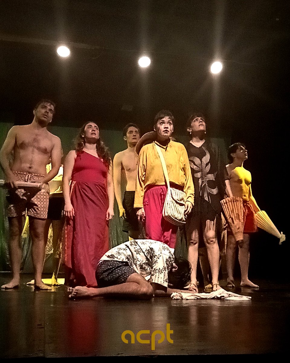 LOSACPTMX's tweet photo. #ACPT 

La Escuela Libre de Artes Escénicas presenta bajo la dirección / tutoría de Clarissa Malheiros: “Llevados por la cresta de una ola” de David Yee con traducción de Tamara Vallarta.

Hoy la última función en el @TeatroVarsovia 

#PRESENCIAACPT #PREMIOSACPT https://t.co/FbEWYlHj2q