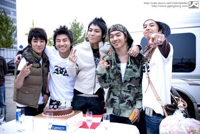 xB_Bang's tweet photo. 18 years ❤️

#bigbang18thanniversary https://t.co/VFaHLees4w