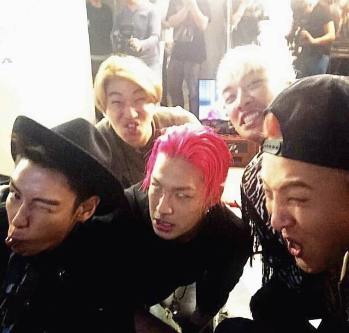 xB_Bang's tweet photo. 18 years ❤️

#bigbang18thanniversary https://t.co/VFaHLees4w