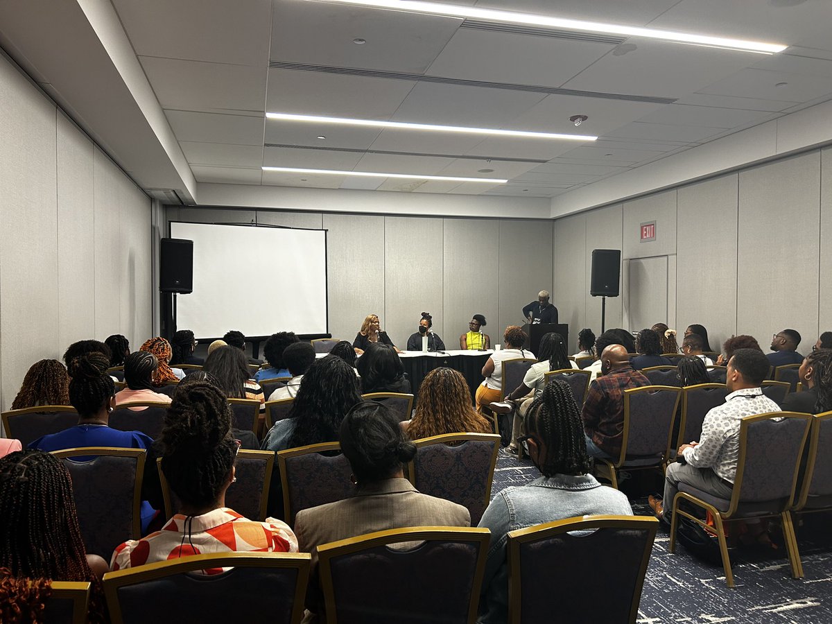 We’re so grateful for everyone who came out to our ‘So You Wanna Be A Culture Journalist’ panel at <a href="/NABJ/">#NABJ Headquarters ✊🏾🖊️🎙️💻 📷 🎥 📝 🔈</a>! A full house!