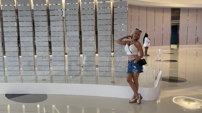 Fontainebleau is ??? https://t.co/VqXgKgZiY6