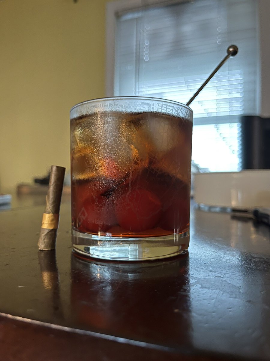 squishyliquid's tweet photo. @DamonAmendo @AidanTHatton Starting a little early, fellas!  Capping off a great weekend that included a free concert by rap legend Rakim!  Now for my inhale and my exhale!  #Goldengrams #Booskies #exhalecocktail https://t.co/8RhEDgdd50