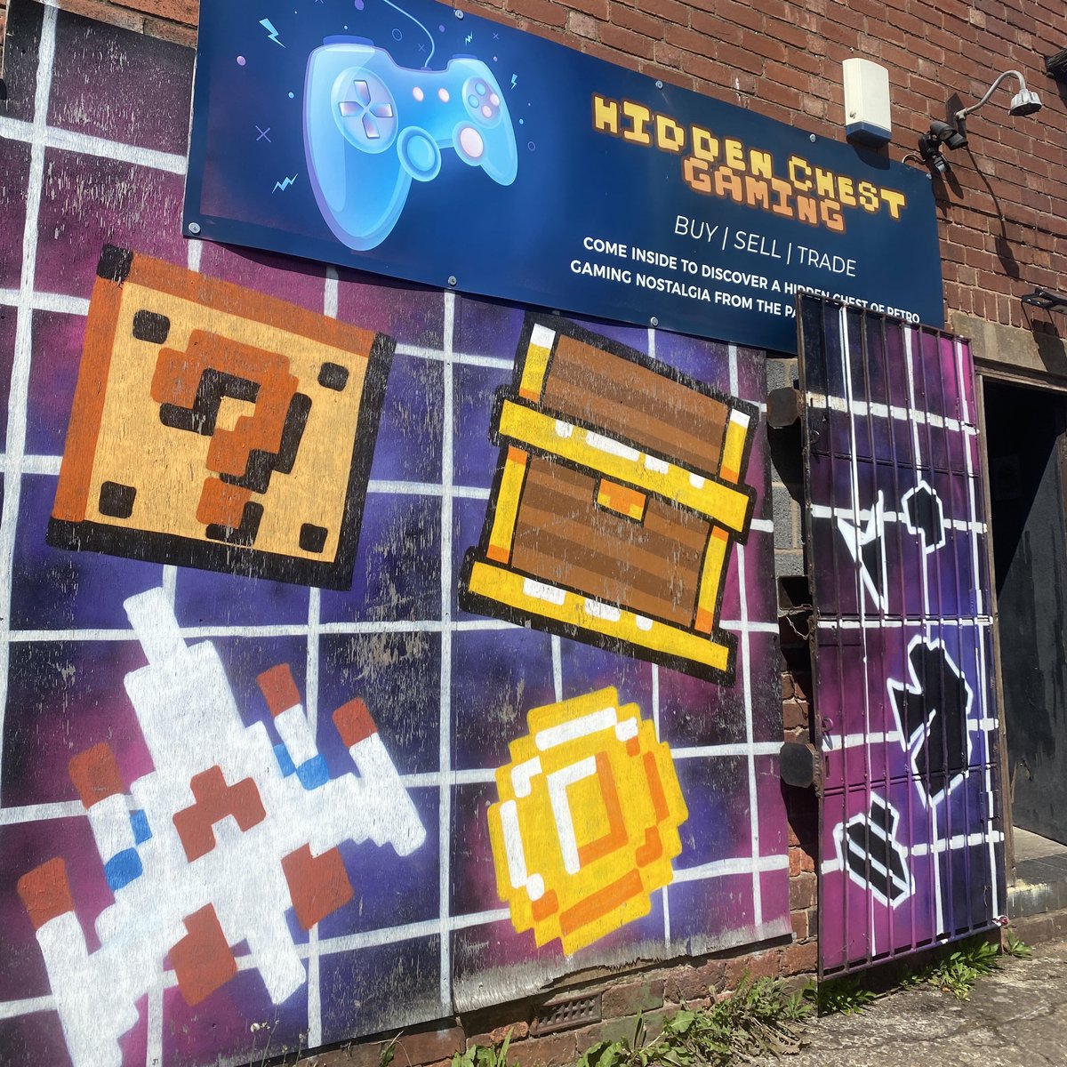 joeypineapples's tweet photo. Good start to the weekend. Visit to. .@HiddenChestShop with .@gingermook in Brierley Hill. I bought some stuff off these guys back at Revival in May. Been meaning to visit the place on the business card. https://t.co/hpCVlE40l7