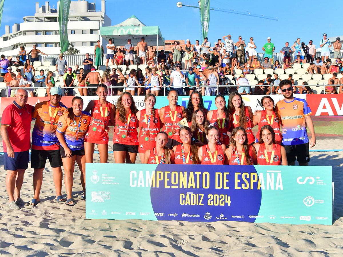 🏆 #CDEBMPlaya2024

📌 Juvenil femenino

🥇 <a href="/MaravillasBm/">BM Maravillas Benalmádena</a>
🥈 <a href="/cbmpciudemalaga/">Fundación Fomento Deporte CBMP Ciudad de Málaga</a>
🥉 <a href="/BmpUrciAlmeria/">BMP Urci Almería 🤾‍♀️🤾‍♂️🏖</a>

✅ <a href="/Cadiz_es/">Ayuntamiento de Cádiz</a> | <a href="/diputacioncadiz/">Diputación de Cádiz</a> 

#BalonmanoPlaya