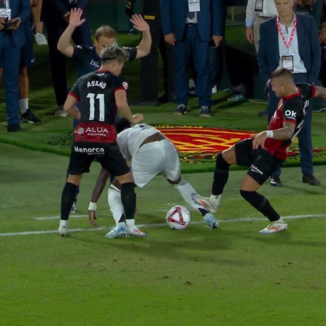PRIMERA JORNADA DE LIGA.

VERGONZOSO ES POCO 🤢🤢🤢🤢