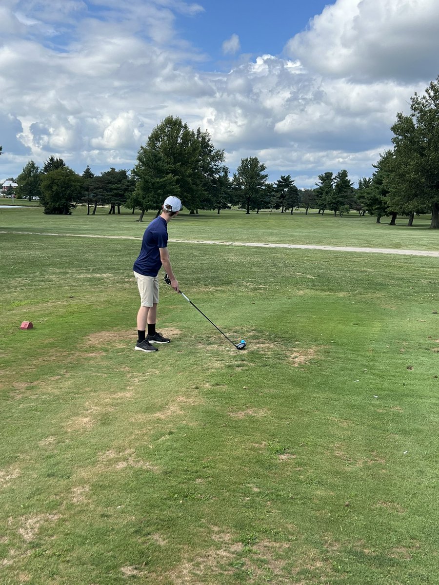 Baker10_1996's tweet photo. Year number 6 of Blue Devil middle school golf, match number 1 of the season. Go Blue! https://t.co/vk8fWlLSGl