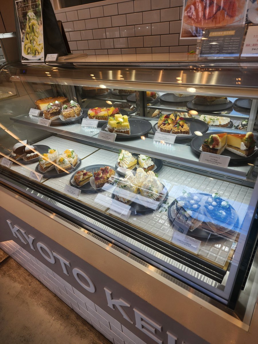誕生日に彼女とオススメのタルト専門店 KYOTO KEIZO OYATSU でイートイン🍰

フルーツは全部フレッシュ😋
生地も素材の味が活かされて稀に味わえる美味しさでリピ確定🍰

四季毎に旬なフルーツが味わいに行くのが楽しみに🍰

#S1000R
#マジェスティS
#KYOTOKEIZOOYATSU
#タルト
#スイーツ
#誕生日