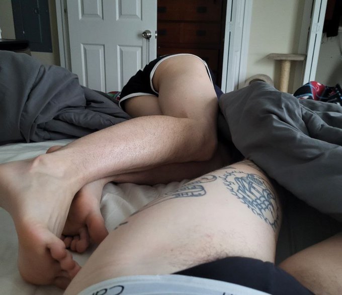 My boyfriend took a very flattering pic of me (I was looking at my cat under the bed) https://t.co/D